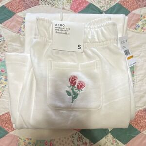 Aeropostale Women's Straight Leg Sweatpants White Embroidered Roses CloudSoft